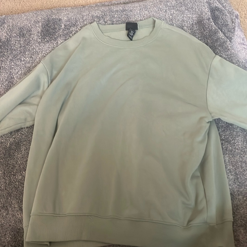 Green crewneck H&M